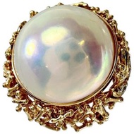 Pre-owned 15-size Mabe pearl ring with 17mm pearl and 0.12ct diamond, set in 14K gold, 9.8g.