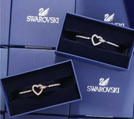 สินค้าพร้อมส่งในไทยของแท้100% Swarovskiของแท้ Swarovskiแท้ swarovski กำไล LOVELY สร้อยข้อมือสุภาพสตรี สวารอฟส ของแท้ 100% Swarovski bracelet SWAROVSKI swaroski สร้อยแฟชั่น ของขวัญวาเ