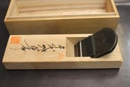 (獨品)(木盒裝) 二代目 千代鶴貞秀 作  鴻山 72mm 日本超特級刀 木工鉋刀 刨刀