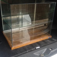[Dijual] etalase kaca frameless donat alas kayu jati belanda 80x40x50