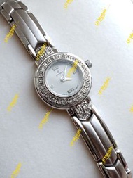 🎁 瑞士 CYMA 女裝 鑽石 晚裝錶⌚🎁⭐  Swiss Banquet Bracelet Watch⭐ 絕版 銀色 手鈪 手鐲型 手錶⭐ 原裝盒 保證書 (已過保養)⭐ 不包電池，請自行更換⭐ 原裝鋼錶 錶帶格 全齊⭐ 劉德華 代言 的牌子⭐ 型格高貴時尚 市面難求⭐ 極其準確，誤差每年少於一分鐘🔴 💯% 正版❗正品❗正貨❗🔴  品相如圖❗除價高者得外，祇賣給有禮、有誠意者 🙏🏻不議價❗疫情下😷最好📦順豐到付❗[  運費由買家負責  ]㊗️🈵️🉐️
