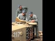 พลาสติก โมเดล ประกอบ TAMIYA สเกล 1/35 Tank Commander Otto Carius and Crew 	TA-89617