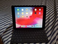 iPad Pro (9.7-inch, Wi-Fi + Cellular) 128gb + Smart Keyboard A1772