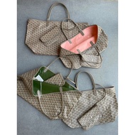 Isetan Shopping Large Size and Medium Size
Pink, Green