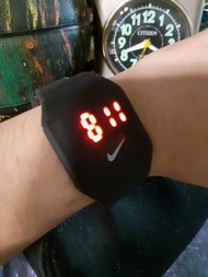 nike 電子超薄 跑步運動戶外行手錶