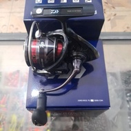 [Ready Stock] Reel Daiwa Revros Tg Lt 3000 Cxh Daiwa Revros Hg Lt 3000 Cxh