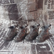 GANTUNGAN Dr martens Keychain