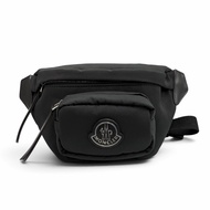成色極佳 ★ MONCLER 5M00001 M4659 FELICIE 皮革Logo貼片斜背包，黑色，正品，女士款，附防塵袋