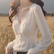 Luxqlo เสื้อแขนยาวผู้หญิงแฟชั่นสไตล์เกาหลีคอวีลูกไม้เรียบง่ายเสื้อยาวสีขาว