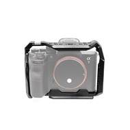 XT-XINTE A7M5 Camera Cage for Sony A7M5/A7R5/A7M4 SLR Camera Protective Frame with Cold Shoe Mount