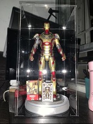 Hottoys 1/6 Iron Man Avengers Mark 42 防塵展示箱。不連模型 Figure mms197d02 mms197 d02 mms not including   1/6 12寸高 hot toys enterbay Marvel Ironman spider man Captain America Predator Alien Terminator gundam 高達 eva 模型 適用 防塵 展示 箱  非 neca shf