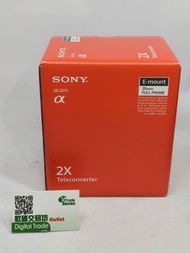 超平低玩  Sony SEL20TC 是一款專為 Sony E 接環（全片幅）相機設計的 2 倍遠攝增距鏡頭，能將相容鏡頭的焦距增加一倍，同時保持光學性能和操作性。 
適用於
Sony FE 70-2