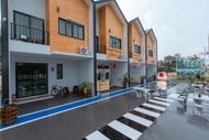 Phanomrung Hostel &amp; Linn Chan Cafe พนมรุ้ง โฮส์เทล แอนด์ ลิณณ์จัง คาเฟ่