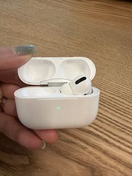 Apple AirPods Pro 充電盒