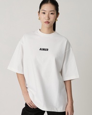 AIMER - AIMER Mini Logo T-shirt เสื้อยืด โอเวอร์ไซส์ สกรีนลาย