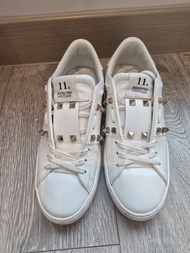 Valentino 窩釘小白鞋 37