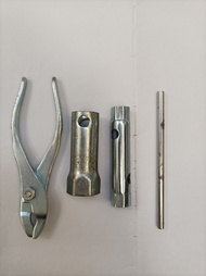 Yamaha outboard motor  maintenance tools  suitable for 9hp to 15hp. 船尾機 保養工具
9至15匹適用。