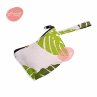 DOM (dompet HP/kosmetik/uang) "ini dompet kecil ya sis, dilihat sizenya dulu"