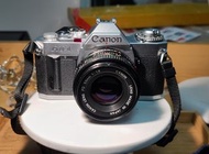CANON AV-1 菲林相機，配 FD 1.8/50mm 鏡頭，操作簡單可靠。