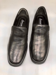 Saramanda รุ่น 107148L GRAFTON L รองเท้าคัชชูผู้ชายหนังแท้ แบบสวม สีดำ
