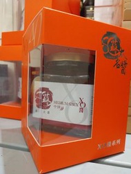 $120/樽，$400/4樽，蘇太名醬原味同中辣XO醬。 
主要成分：使用北海道元貝、金華火腿、蝦籽、馬友鹹魚等高級食材。 
烹調方式：保留八十年代傳統配方，以人手分階段烹調，先猛火後慢火，火候十足。