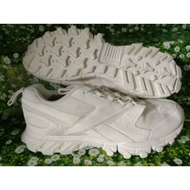 REEBOK WHITE SIZE 6 UK