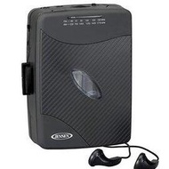 [9美國直購] Jensen Stereo 卡帶式隨身聽  Cassette Player with AM/FM Radio, Black (SCR-75)