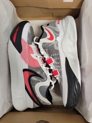 Nike Kyrie 8 籃球鞋 US9.5
