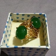 Cincin Batu Hijau (dari Indonesia)