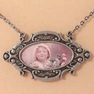 Vintage Frame Retro Picture Flower Girl with Pink Roses Pendant Necklace Jewelry