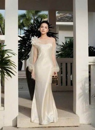 váy lụa 2 dây dáng dài tặng kèm áo khoác lưới tay dài và tag hoa size 43-65kg