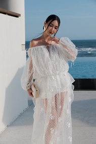 Đầm Maxi hoa trễ vai tay phồng THE COUNTRY Carmen Maxi Dress ren hoa trắng thêu nổi