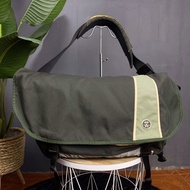 Crumpler slingbag Bag (the complete seed)