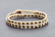 象牙多維數據集黃銅串珠的包裹手鐲，堅實黃銅編織的手鐲為男人和婦女