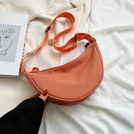 แฟชั่นไนล่อนลําลองกระเป๋าหน้าอกกระเป๋าใต้วงแขนกระเป๋าสะพายข้างผู้หญิงนักเรียนน้ําหนักเบากระเป๋าสะพายไหล่ใหม่กระเป๋าเกี๊ยวFashion Nylon Casual  Chest Bag Underarm Bag Crossbody Bag Women Students lightweight Shoulder Bag New dumpling bag