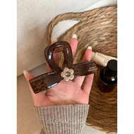 Meet.You. suzyacc kr Leopard Print Acrylic Flower Grab Clip Simple Niche Versatile High-End Back Hea