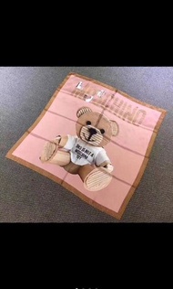 Moschino 絲巾 $990