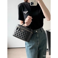CHANEL Little Chanel, the Dark Horse of Fashion s Hidden style portable toiletry bag, portable makeu