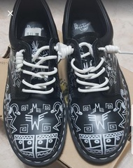 全新僅試穿 Dr. Martens 馬汀大夫 8053 黑白塗鴉 五孔皮鞋 US8