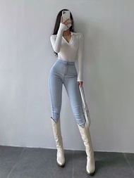 淺藍色高腰牛仔褲