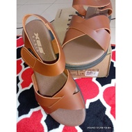 Xes Sandal 100% new Camel size 38