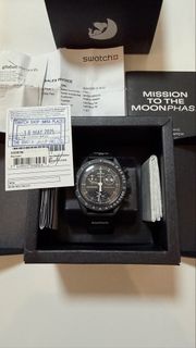 Omega x Swatch Moonswatch snoopy black