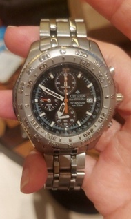 Citizen Promaster Eco-Drive Duo 鈦金屬腕錶。型號通常為 B510-H26230