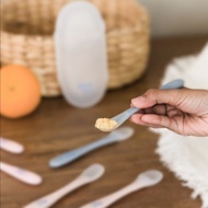 Momi Homi Sendok Makan Bayi Silikon Isi 2 pcs Sendok Mpasi Peralatan Makan Bayi Silicone BPA FREE Le