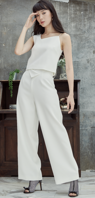 ETHEREAL Adela trouser กางเกงขายาวเอวสูง แต่งดีเทลพับ ด้านหน้า