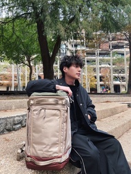 【DOUGHNUT】17吋 40L大Navigator 防潑水 後背包 行李袋-米黃 RE