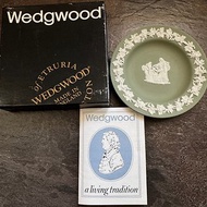 金銀寶貝 英國製經典瓷器 WEDGWOOD 墨綠色神話盤子