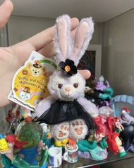 臉超甜！日本罕見絕版東京海洋迪士尼2017年萬聖節Halloween 黑天鵝限定Stella Lou Stella StellaLou 星黛露公仔吊飾掛飾掛件企站姿kc。春季秋季坐姿。 Duffy T