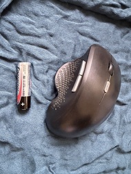 Logitech MX Vertical 無線滑鼠