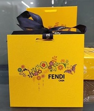 FENDI 莫奈花園香熏巧克力禮盒 每盒包含一個莫奈花園香薰蠟燭36g 德國Ritter Sport巧克力
